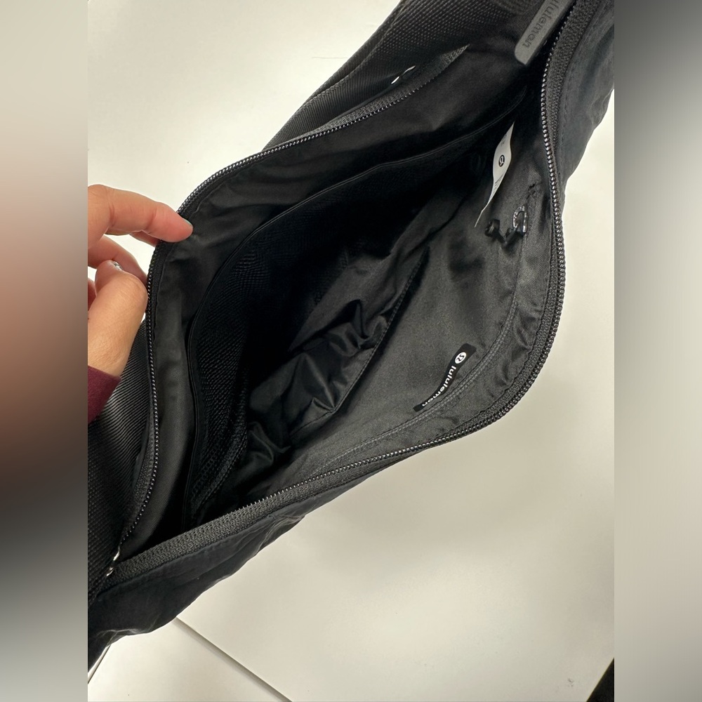 LuluLemon Slouchy Sling Bag 6L in Black - Picture 3 of 7